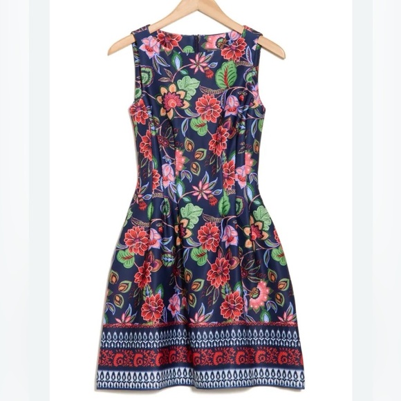 Vince Camuto Dresses & Skirts - Vince Camuto Floral Sleeveless Scuba Fit & Flare Dress, Size 10
